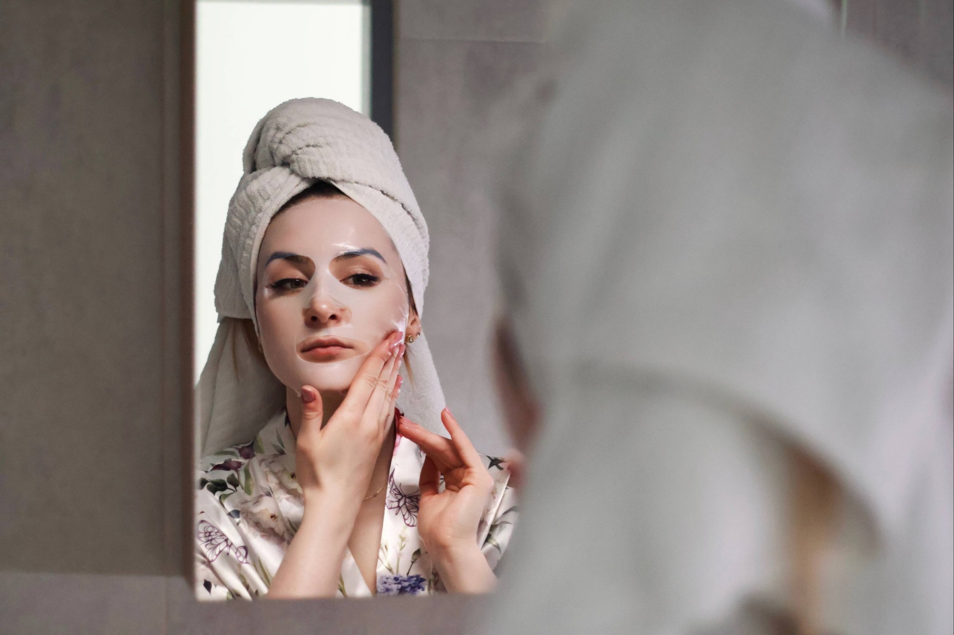 Po odstranění masky pleť neoplachujte. Zbytky účinných látek vmasírujte nebo vklepejte do pokožky a naneste oblíbený krém. Zdroj: Kvitek